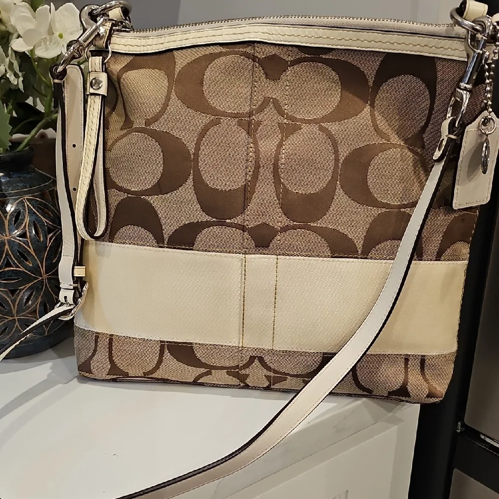 Coach SLIM 2 WAY TOTE - Picture 4 of 10